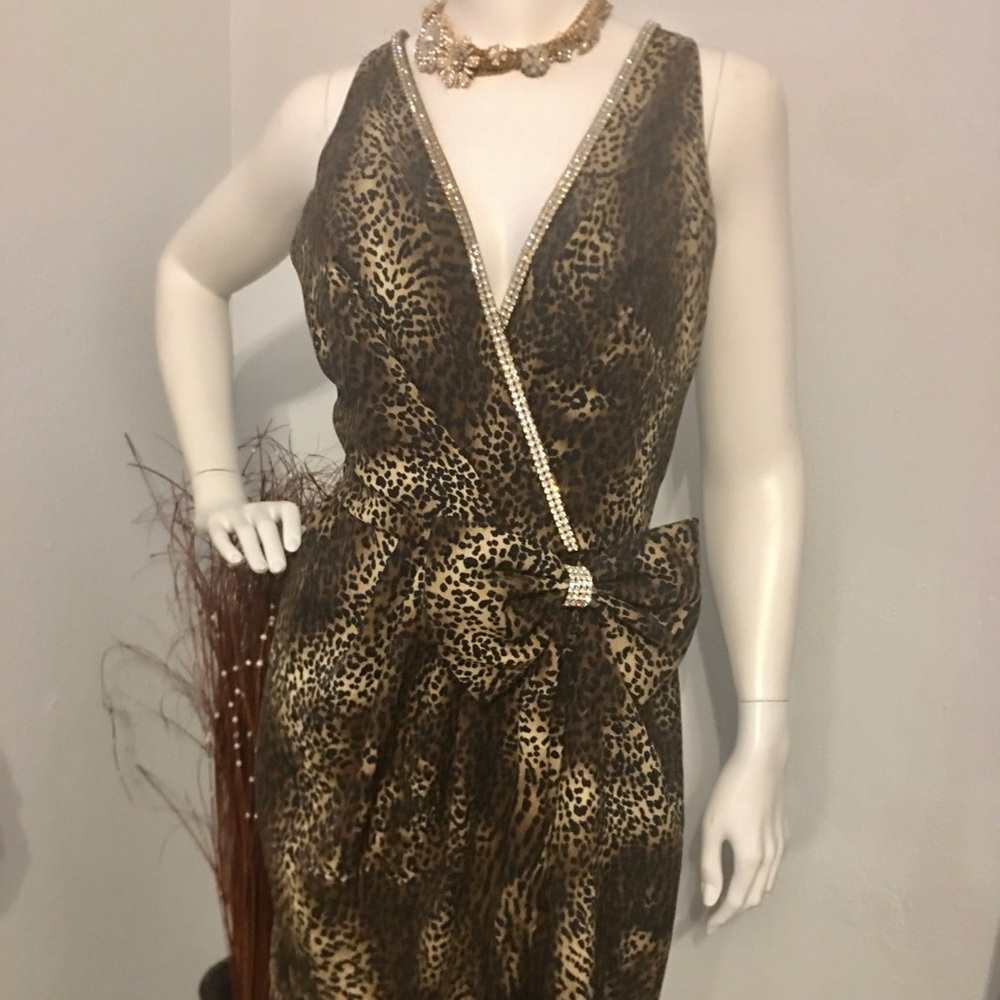 Beautiful vintage cocktail dress size 6